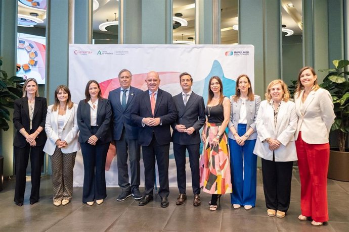 Las jornadas han sido inauguradas por el director general de Justicia Juvenil y Coordinación de la Junta, Esteban Rondón; el presidente del Consejo Andaluz de Cámaras, Javier Sánchez Rojas; y el presidente de la Cámara malagueña, José Carlos Escribano
