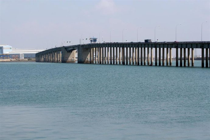 Archivo - Puente José león de Carranza, Cádiz