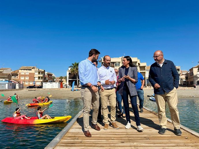 La Consejera Carmen Conesa Con Los Directores Generales Del Instituto De Turismo Y Del Mar Menor.