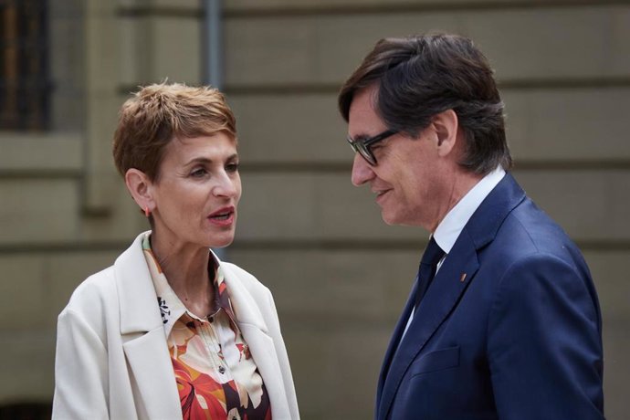 La presidenta del Gobierno de Navarra, María Chivite, y el president de la Generalitat de Catalunya, Salvador Illa.