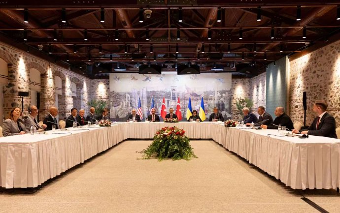 Las delegaciones de Rusia y Ucrania tienen en Estambul los primeros contactos directos en tres años