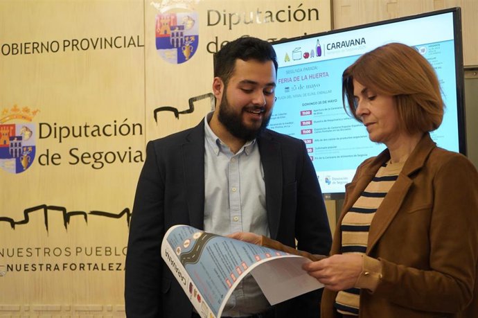 La diputada Magdalena Rodríguez y el concejal de Caballar Javier Vírseda.