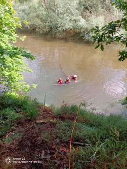 Buscan a un pescador caído al embalse de Palombera