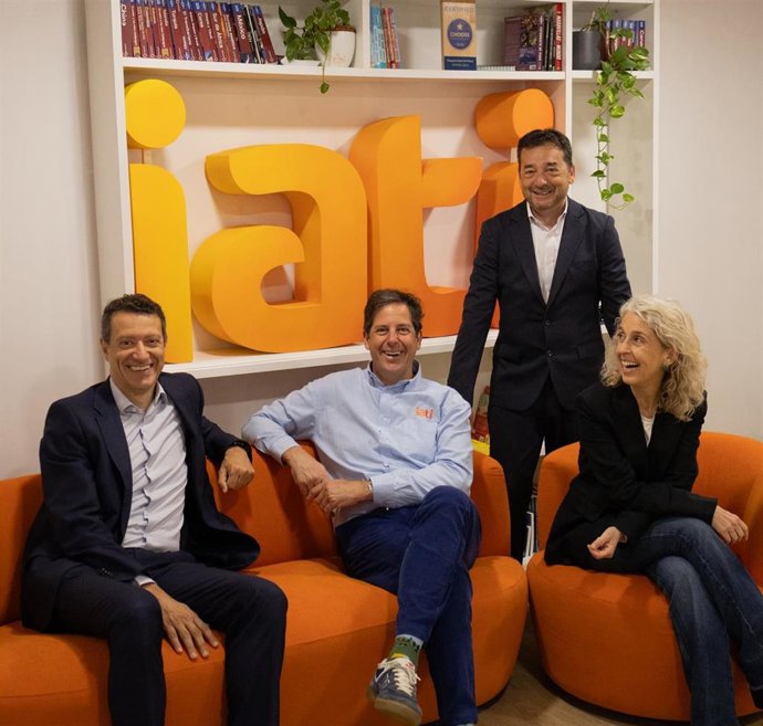 El CEO y propietario de IATI Seguros, Alfonso Calzado, así como su directora general, Paz Rovira, entre otros.