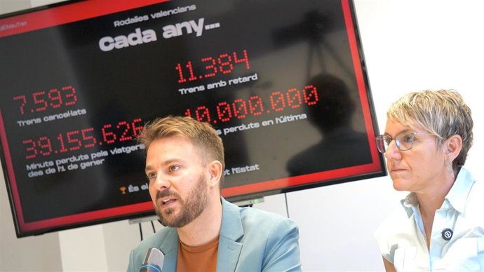 El diputado de Sumar Alberto Ibáñez y la portavoz de Compromís per València, Papi Robles