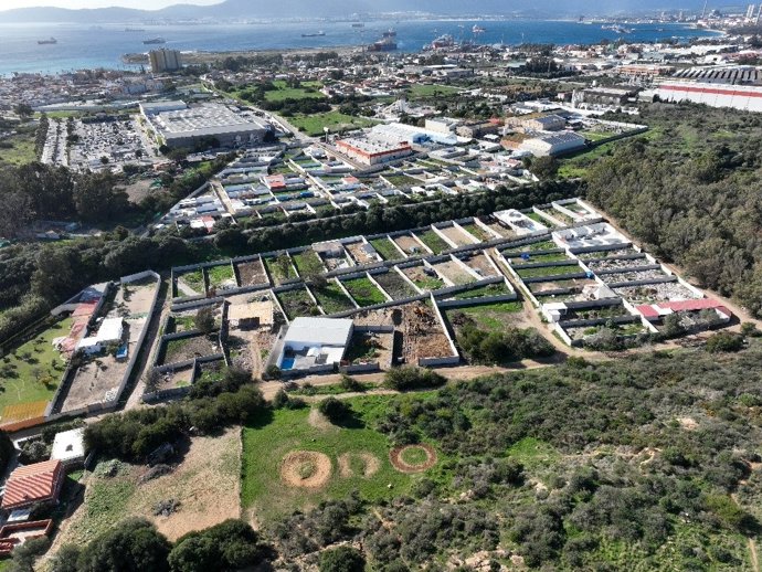 Imagen aérea de la zona de parcelas precintadas en La Línea.