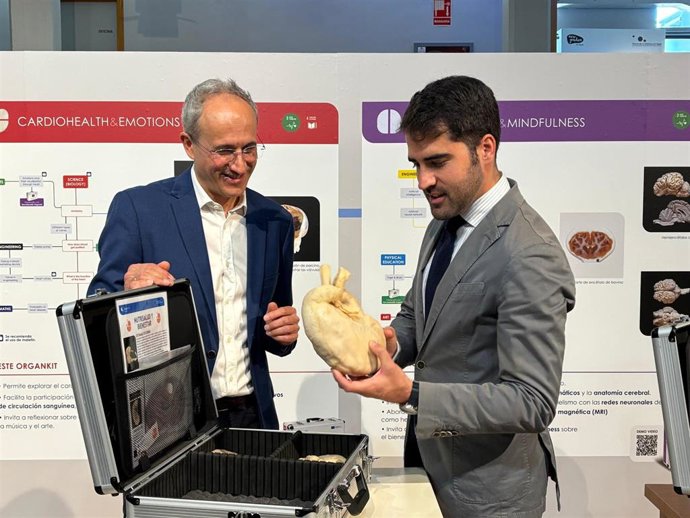 El concejal de Cultura e Identidad del Ayuntamiento de Murcia, Diego Avilés, participa en la inauguración de la exposición final con órganos animales plastinados del Proyecto Europeo 'ORGANKITS'