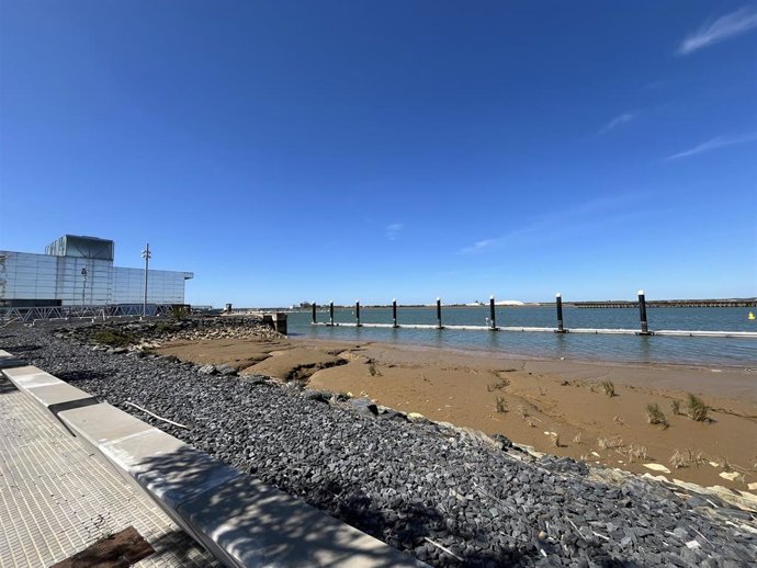 Obras del pantalán en el Muelle de Levante norte del Puerto de Huelva.