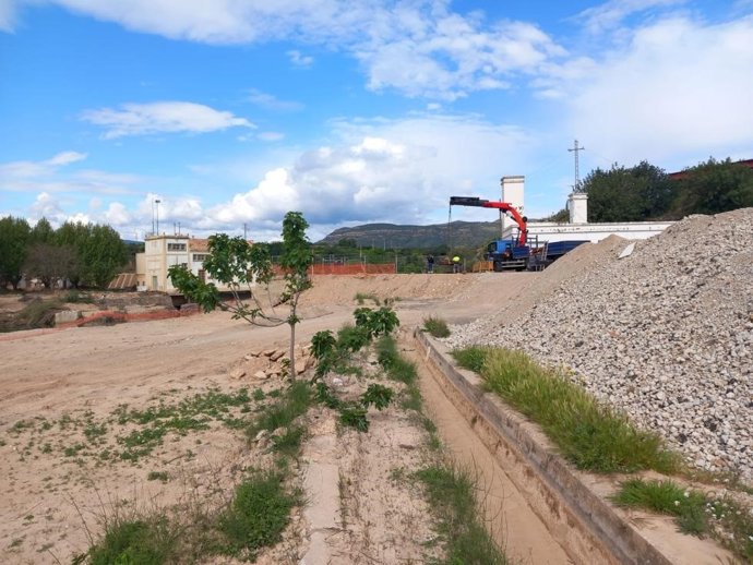 Reconstrucción del nuevo puente sobre el río Turia en Bugarra