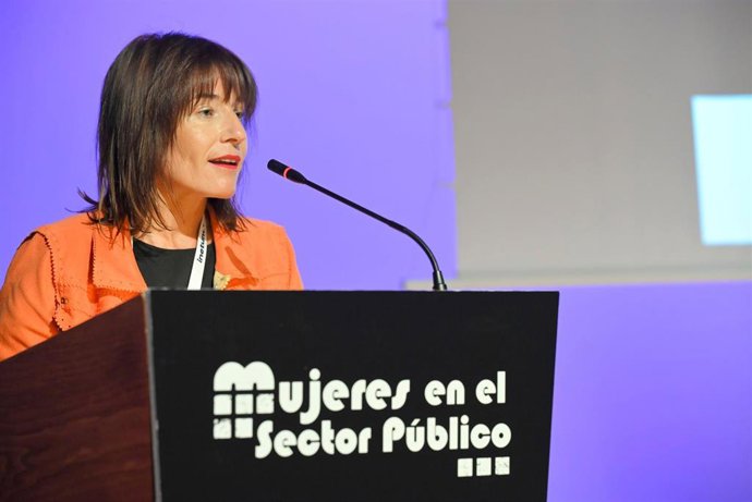 La presidenta de EUDEL, Esther Apraiz, en su intervención.