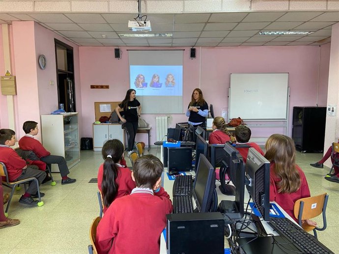 Microsoft impulsa las vocaciones STEM entre casi 5.000 estudiantes en España y promueve el uso ético de la IA
