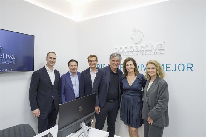 El entrenador de tenis Toni Nadal ha apadrinado, entre otros, la inauguración de la cuarta clínica de Podoactiva en Mallorca.