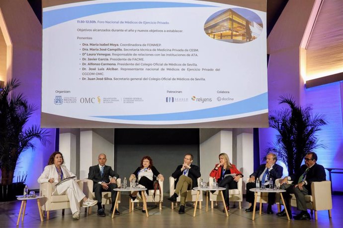 El presidente del Colegio de Médicos de Sevilla cree que "demonizar" a la sanidad privada es un "absoluto error"