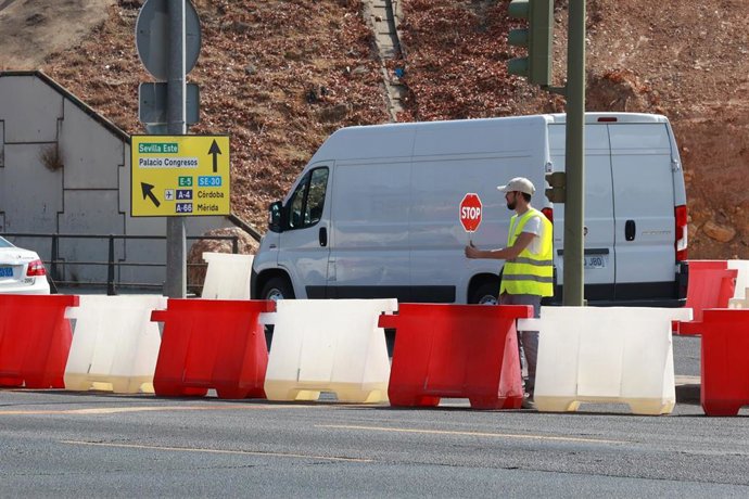 Archivo - Obras del Tranvibús en Sevilla Este 