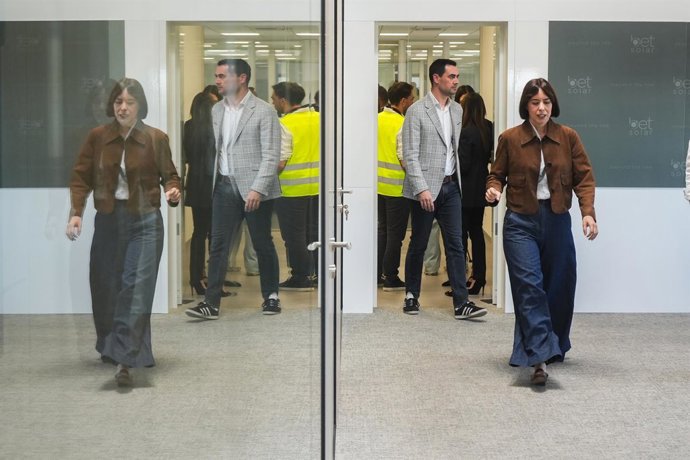 La ministra de Ciencia, Innovación y Universidades, Diana Morant, durante su visita a una empresa del polígono de Ribarroja, a 16 de mayo de 2025, en Ribarroja, Valencia