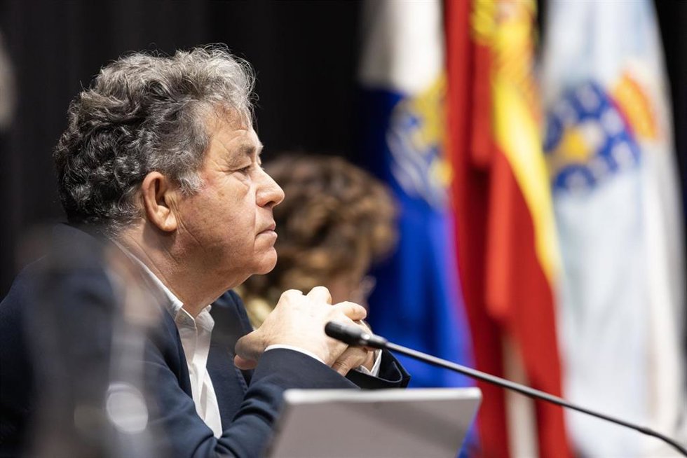 Archivo - El alcalde de Pontevedra, Miguel Anxo Fernández Lores, durante una moción de confianza, en el Ayuntamiento de Pontevedra, a 8 de enero de 2024, en Pontevedra, Galicia (España). El alcalde de Pontevedra, Miguel Anxo Fernández Lores ha presentad
