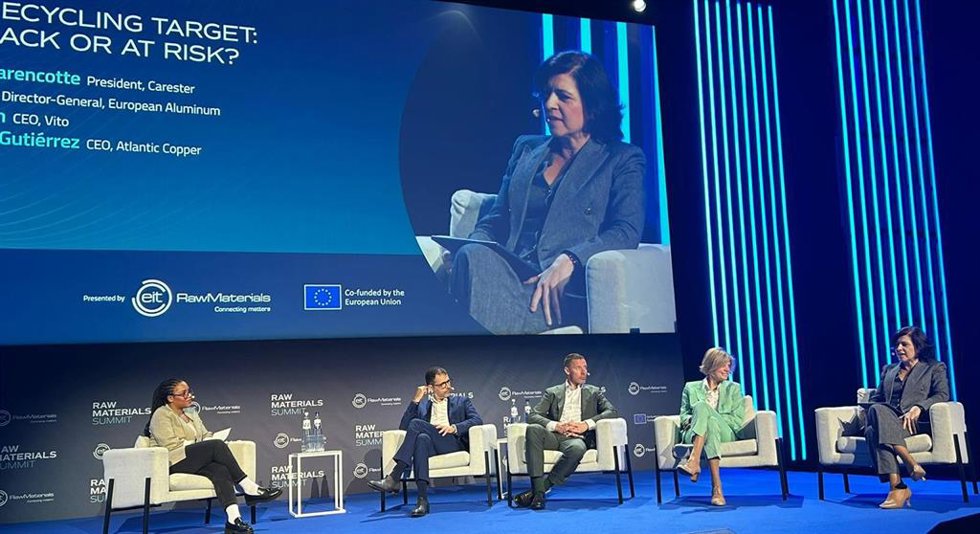La consejera delegada de Atlantic Copper, Macarena Gutiérrez, en una mesa redonda del Raw Materials Summit 2025.