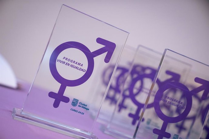 El Ayuntamiento entrega los diplomas a los centros educativos participantes en el programa formativo Vivir en Igualdad