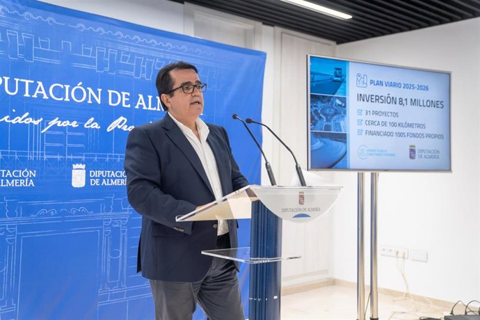 El diputado provincial de Fomento en Almería, Antonio Jesús Rodríguez, durante la presentación del Plan Viario 2025-2026.