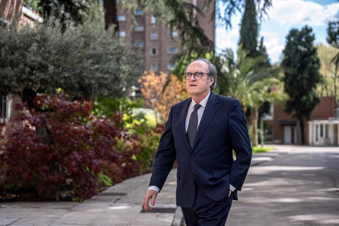 El Defensor del Pueblo, Ángel Gabilondo, a su llegada a firmar en un libro de condolencias por el fallecimiento del Papa Francisco I, en la Nunciatura Apostólica, a 22 de abril de 2025, en Madrid (España). El Papa Francisco falleció ayer, 21 de abril, a l