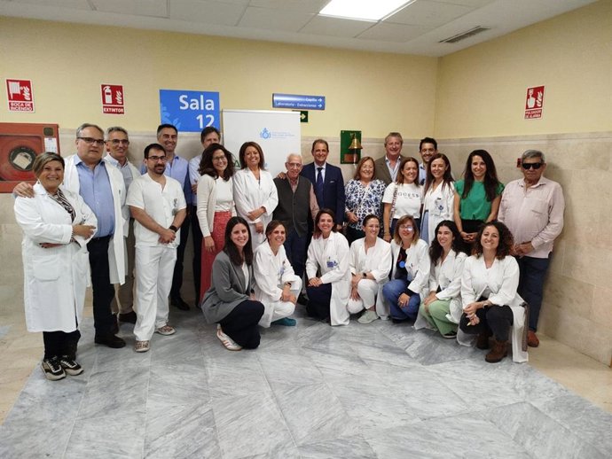 El Hospital San Juan de Dios del Aljarafe y la AECC inagururan la 'Campana de los Sueños' y un nuevo servicio psicológico para pacientes oncológicos.