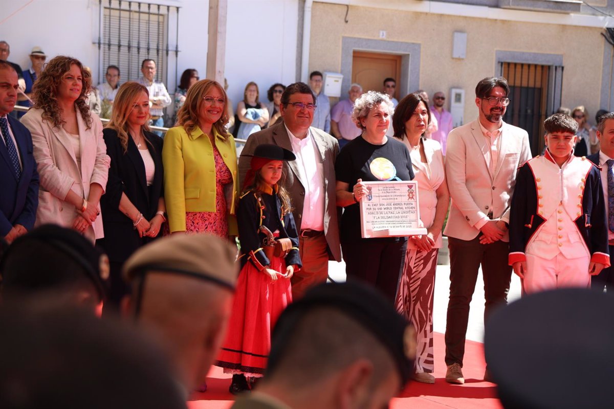 El chef José Andrés recibe el premio Adalid de la Paz de La Albuera (Badajoz) por su ayuda en guerras y catástrofes