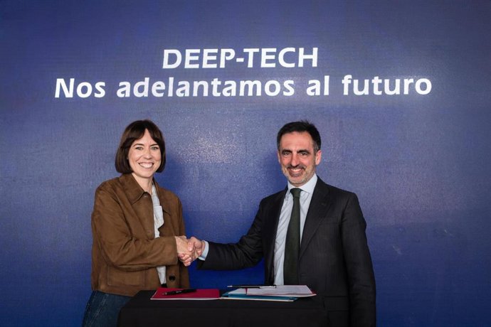 La ministra de Ciencia, Innovación y Universidades, Diana Morant, firma un acuerdo de colaboración con el Fondo Europeo de Inversiones (FEI) para poner en marcha 'Innvierte Deep-Tech