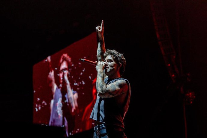 El cantante Álvaro de Luna durante un concierto en el Movistar Arena, a 10 de mayo de 2025, en Madrid (España).