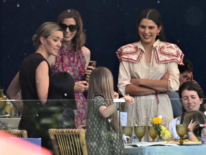 Marta Ortega, Margarita Vargas y su hija Eugenia de Borbón y Vargas en la Global Champions Tour de hípica Madrid 2025