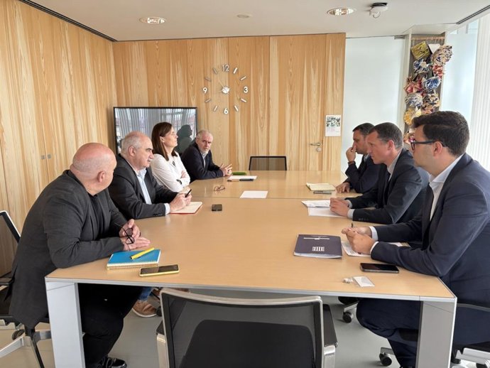 El conseller de Agricultura de la Generalitat, Òscar Ordeig, visita el Departamento de Desarrollo Rural y Medio Ambiente del Gobierno de Navarra para conocer de primera mano los modelos de gestión forestal del territorio.