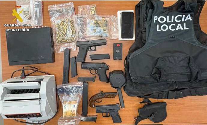 Material intervenido en la operación Ogitemple de la Guardia Civil de Granada