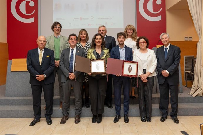 La presidenta de TASUBINSA, Uxue Zulet, y el director general del Grupo Enhol, Diego Oliver, junto al consejero Irujo y la consejera Maeztu