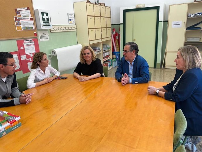 El delegado de Educación visita obras en colegio Andalucía e informa del futuro CEIP Pablo Ruiz Picasso en Fuengirola
