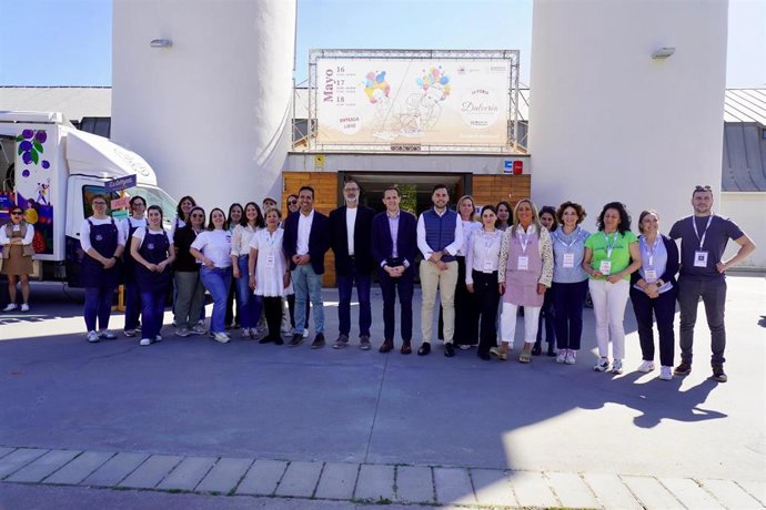 El presidente de la Diputación de Valladolid, Conrado Íscar, visita la Feria Dulcería