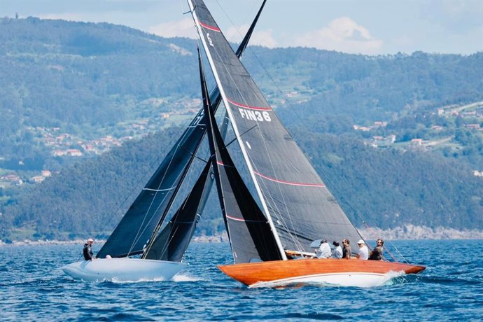 El Joy irrumpe con fuerza en Sanxenxo y se impone en su debut en la Liga de 6 Metros