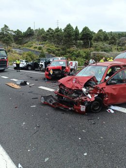 Suc.- Seis personas heridas tras la colisión de seis vehículos en la TF-5, a la altura de Icod de los Vinos (Tenerife)
