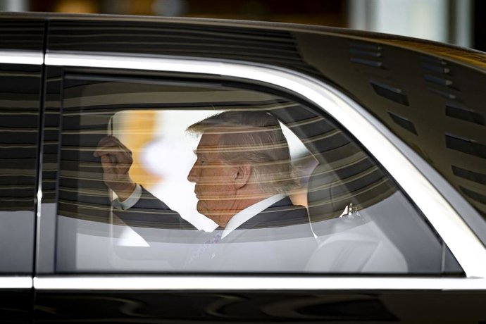 15 de maio de 2025, Abu Dhabi, Abu Dhabi, Emirados Árabes Unidos: O presidente dos Emirados Árabes Unidos, Mohammed bin Zayed Al Nahyan, recebe o presidente dos EUA, Donald Trump, em Abu Dhabi, Emirados Árabes Unidos, em 15 de maio de 2025