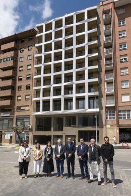 Visita de los consejeros José Mª Aierdi y Òscar Ordeig al edificio de madera de Azpilagaña.