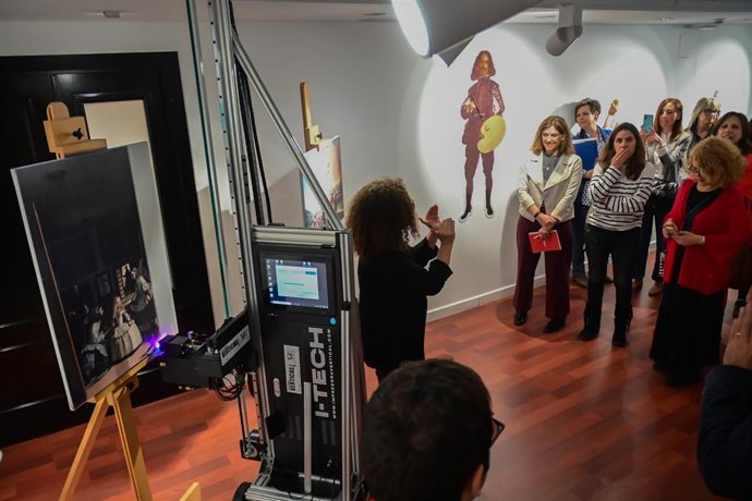 Los alumnos de 'TándEM Vertical Print', un proyecto de Fundación ONCE e Inserta Innovación,  reinterpretan cinco obras clásicas expuestas en el Museo del Prado