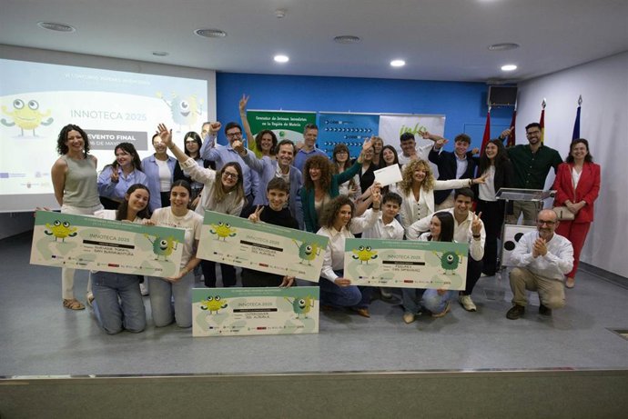 Foto de familia con los ganadores del concurso.