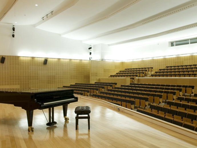 Escenario del Auditorio Eduardo del Pueyo.