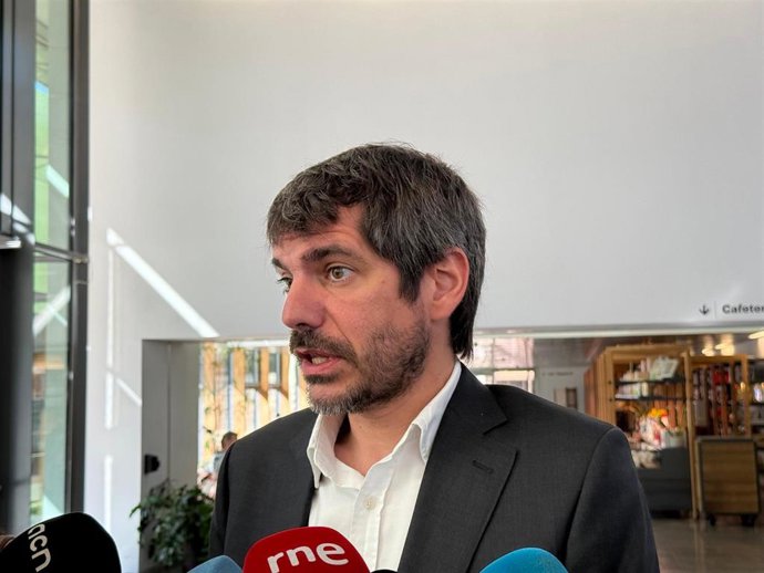 El ministro de Cultura, Ernest Urtasun, en una atención a los medios este sábado.