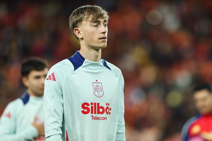 Archivo - Dean Huijsen amb la selecció espanyola