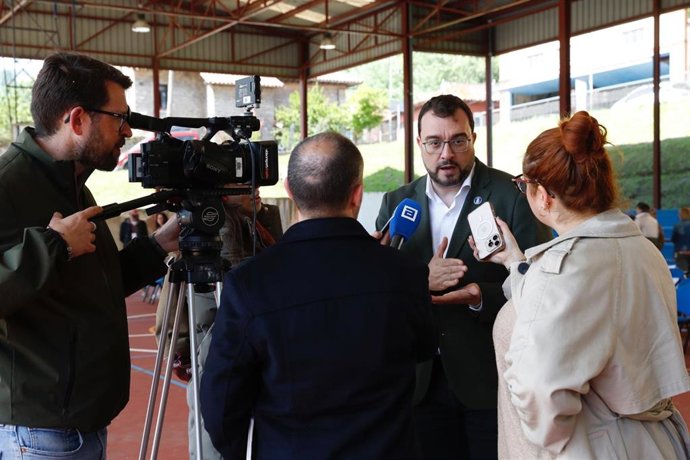 Adrián Barbón, en Proaza
