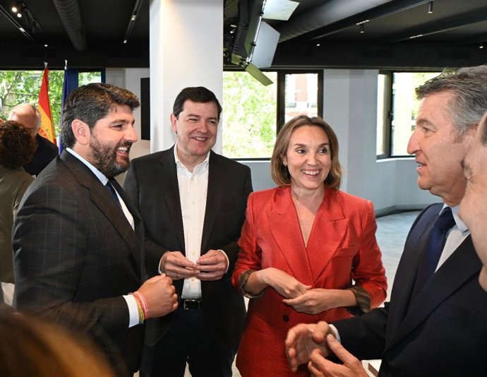 El presidente de la Región de Murcia, Fernando López Miras, la presidenta de la Junta de Extremadura, María Guardiola, la alcaldesa de Santander, Gema Igual, y el portavoz del PP en el Ayuntamiento de Barcelona, Dani Sirera