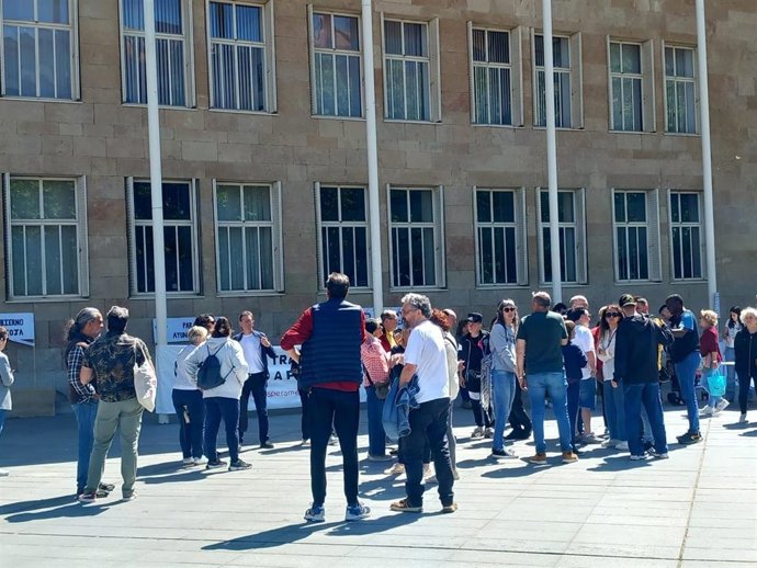 Una concentración pide mejorar la conexión a la cárcel de Logroño con transporte público: "Hay suficiente demanda"