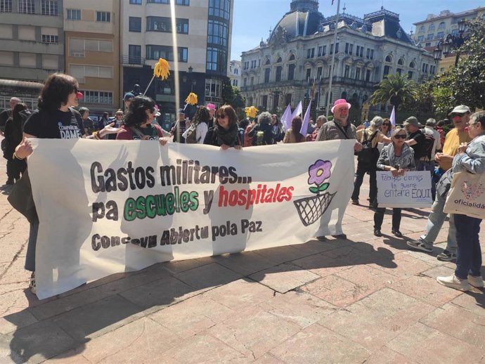 Concentración antimilitarista en Oviedo