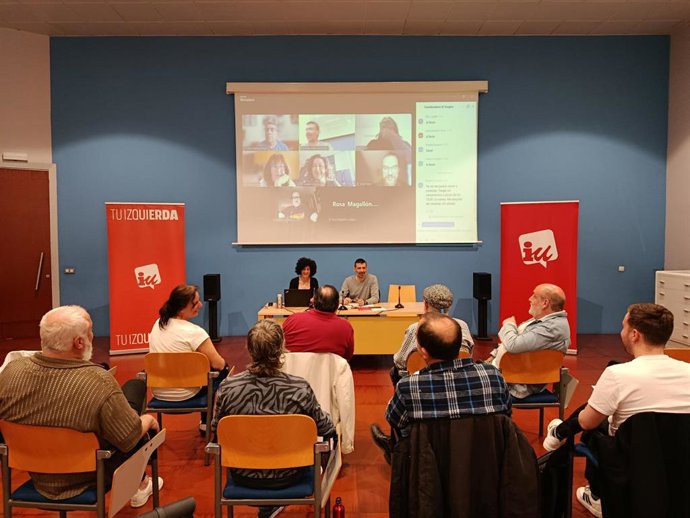 El coordinador general de Izquierda Unida Aragón, Álvaro Sanz, en la reunión de la  Coordinadora Autonómica celebrada este sábado 17 de mayo en la a Sala Mirador del Centro de Historias.