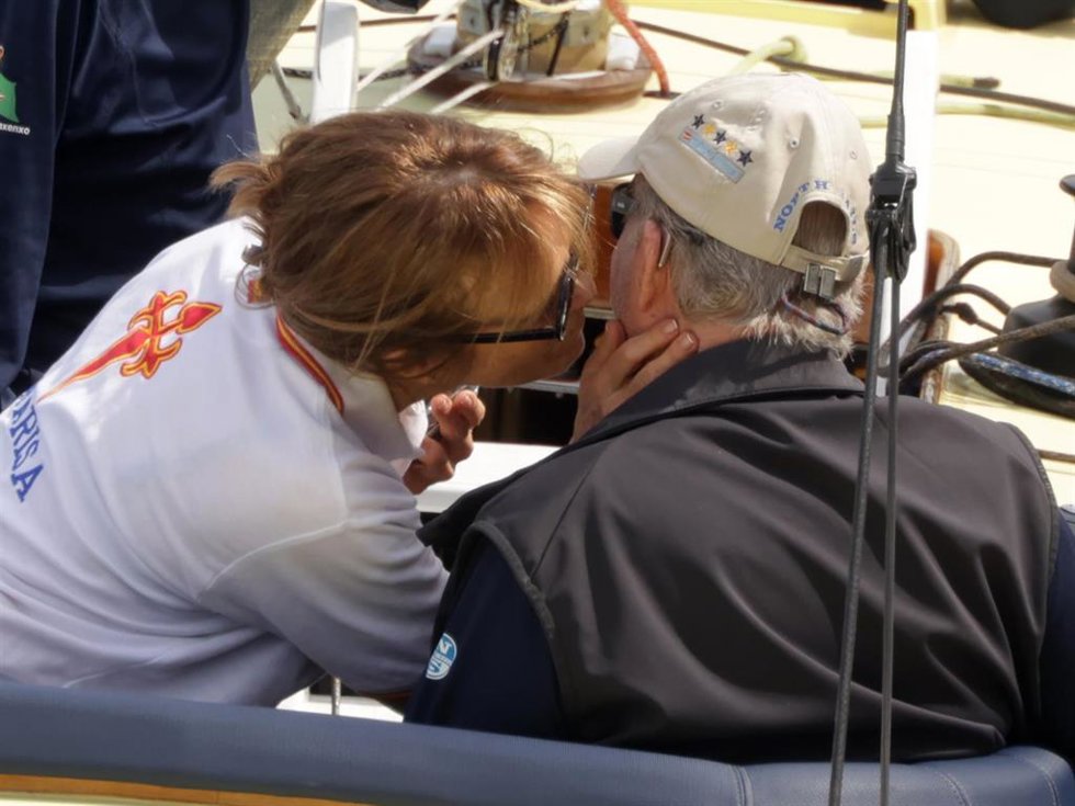 El Rey Juan Carlos embarcando, a 17 de mayo de 2025, en Sanxenxo (España).