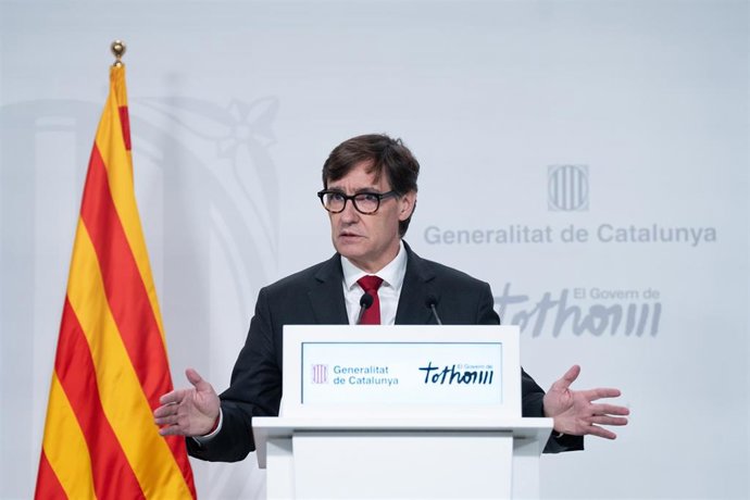 Archivo - El presidente de la Generalitat de Catalunya, Salvador Illa, en rueda de prensa